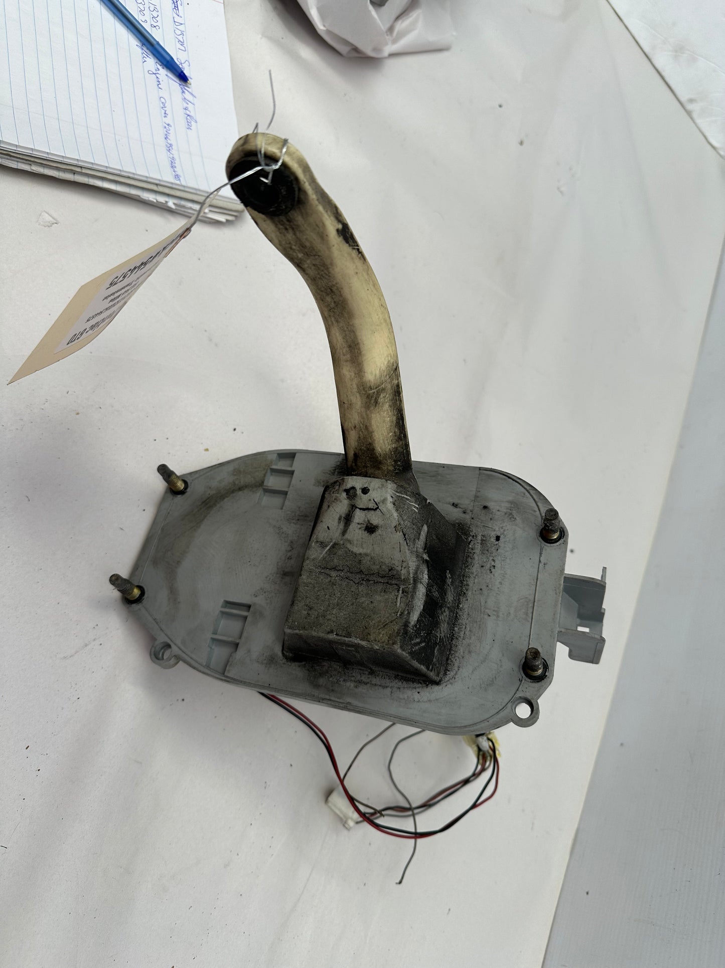2006 Pontiac GTO Automatic Shifter OEM DAMAGED - Day's Parts Yard