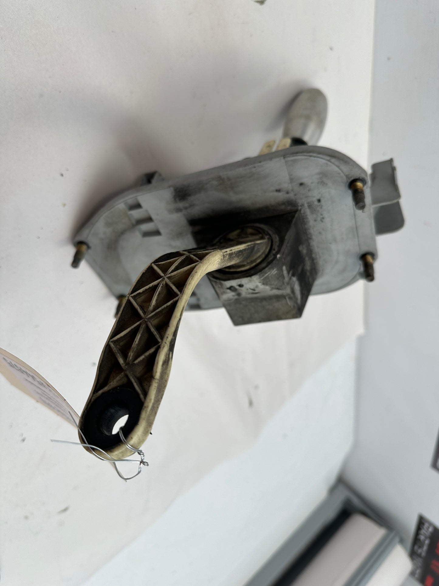 2006 Pontiac GTO Automatic Shifter OEM DAMAGED - Day's Parts Yard