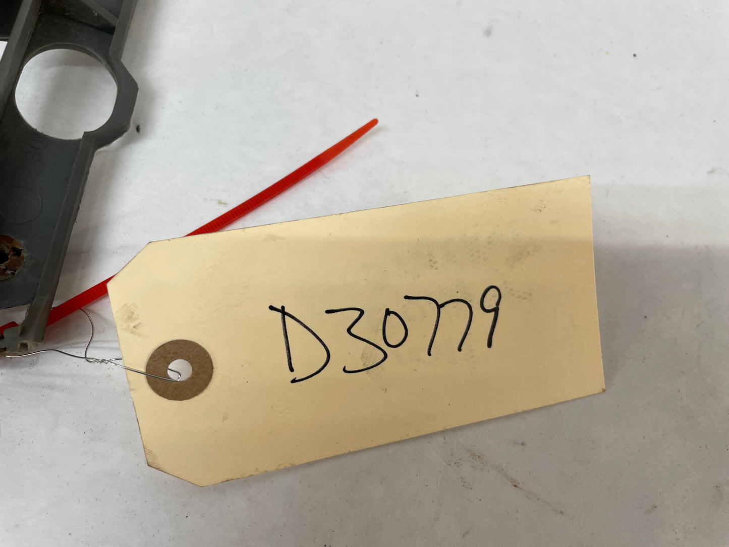 2004 Pontiac GTO RH Passenger Front Bumper Fender Bracket Guide Support OEM