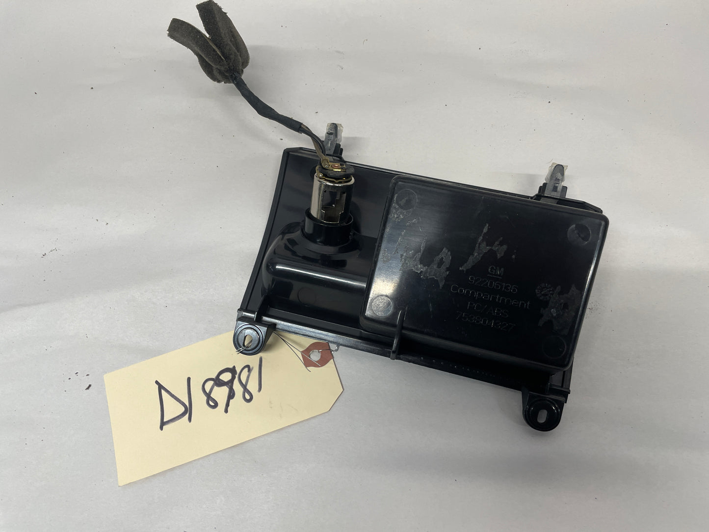 2008 Pontiac G8 Center Console Storage Cubby Plug OEM - Day's Parts Yard