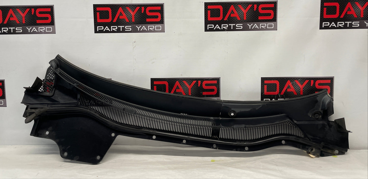2017 Chevy SS Sedan Windshield Wiper Cowl Grille Plastic Trim Panel Molding OEM - Day's Parts Yard
