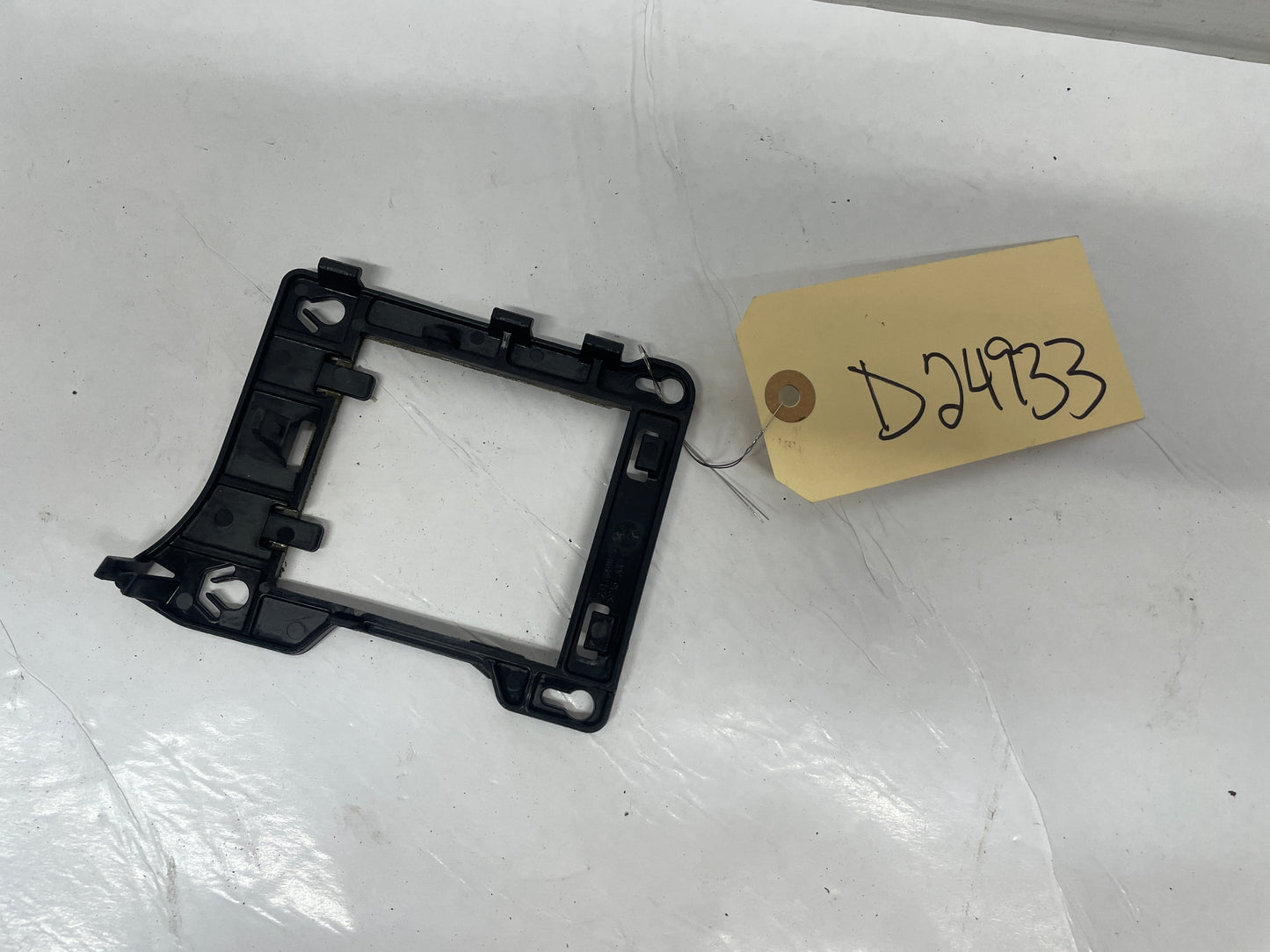 2016 Chevy SS Sedan Windshield Lane Departure Camera Module Bracket OEM - Day's Parts Yard