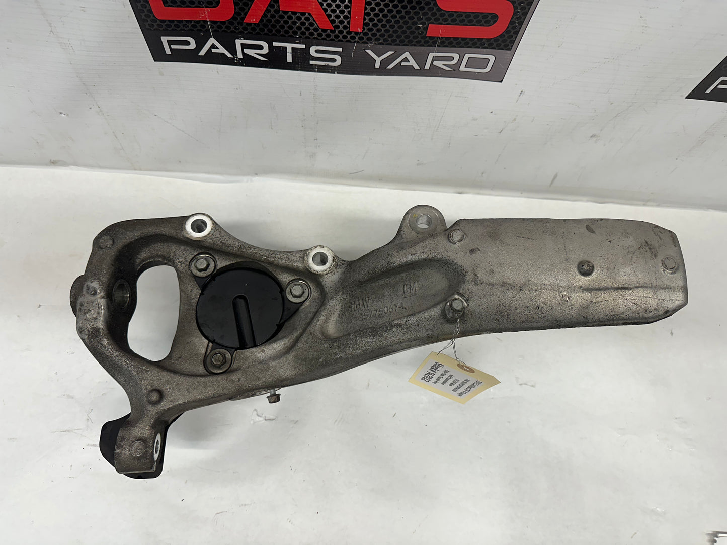 2011 Cadillac CTS-V Coupe LH Driver Front Spindle Knuckle Hub Assembly OEM - Day's Parts Yard