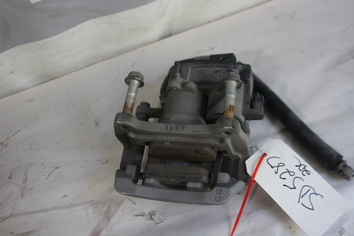 2021 Chevy Camaro SS Factory Rear RH & LH Brake Calipers OEM - Day's Parts Yard