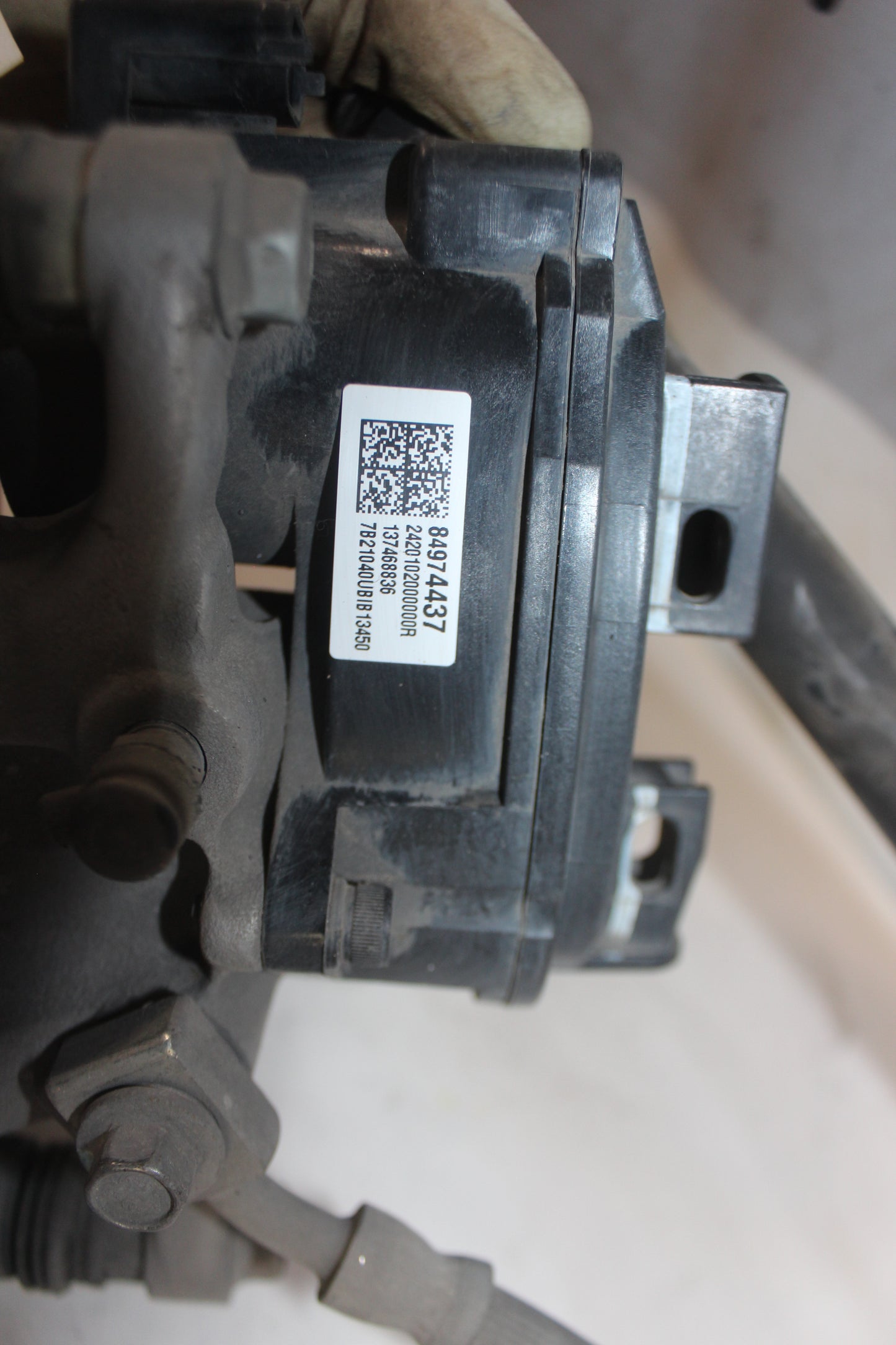 2021 Chevy Camaro SS Factory Rear RH & LH Brake Calipers OEM - Day's Parts Yard