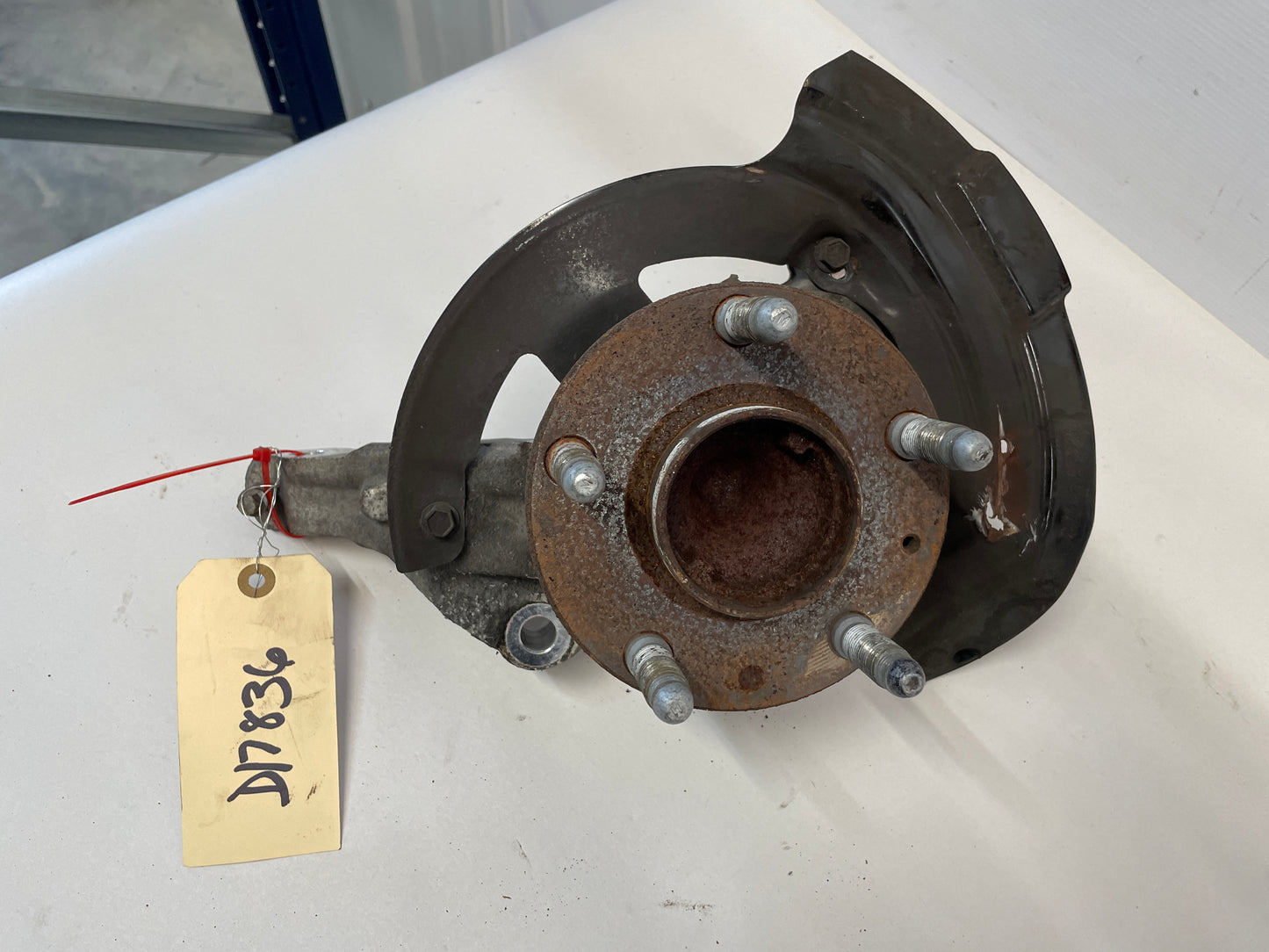 2017 Chevy SS Sedan RH Passenger Front Spindle Hub Knuckle Assembly OEM - Day's Parts Yard