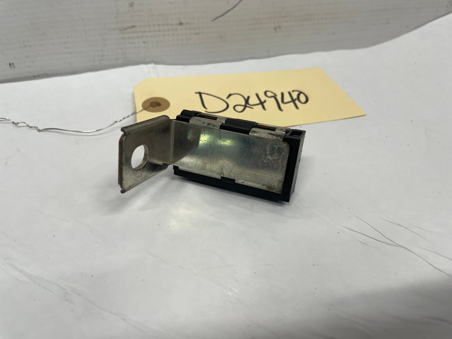 2016 Chevy SS Sedan Jump Starter Post Positive Battery Circuit Fuse OEM - Day's Parts Yard