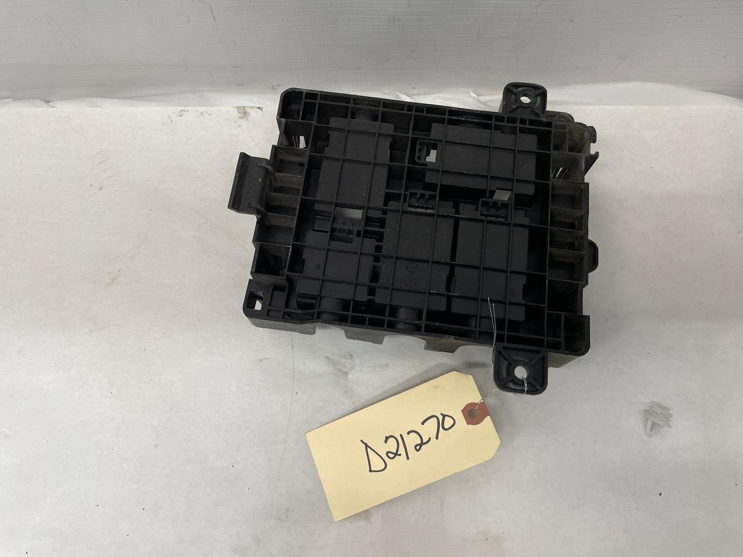 2017 Chevy SS Sedan Engine Bay Fuse Box Panel Retainer Block OEM - Day's Parts Yard