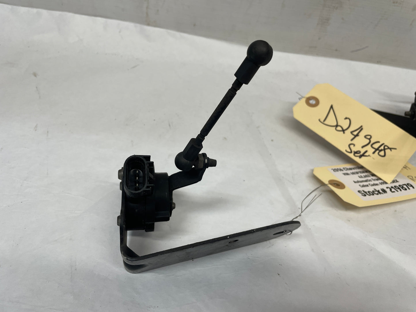 2016 Chevy SS Sedan RH & LH Rear Head Lamp Ride Height Suspension Sensor Set OEM - Day's Parts Yard