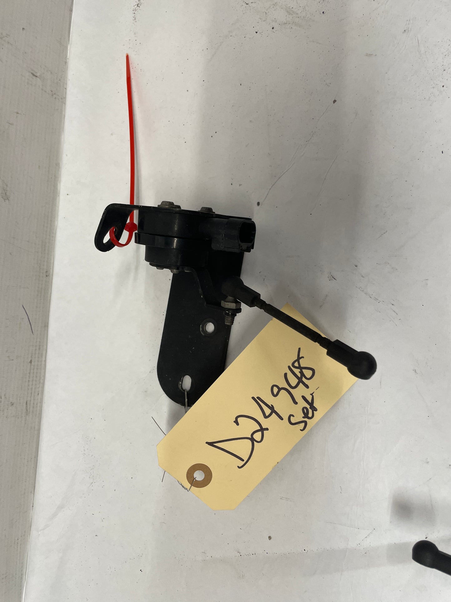 2016 Chevy SS Sedan RH & LH Rear Head Lamp Ride Height Suspension Sensor Set OEM - Day's Parts Yard