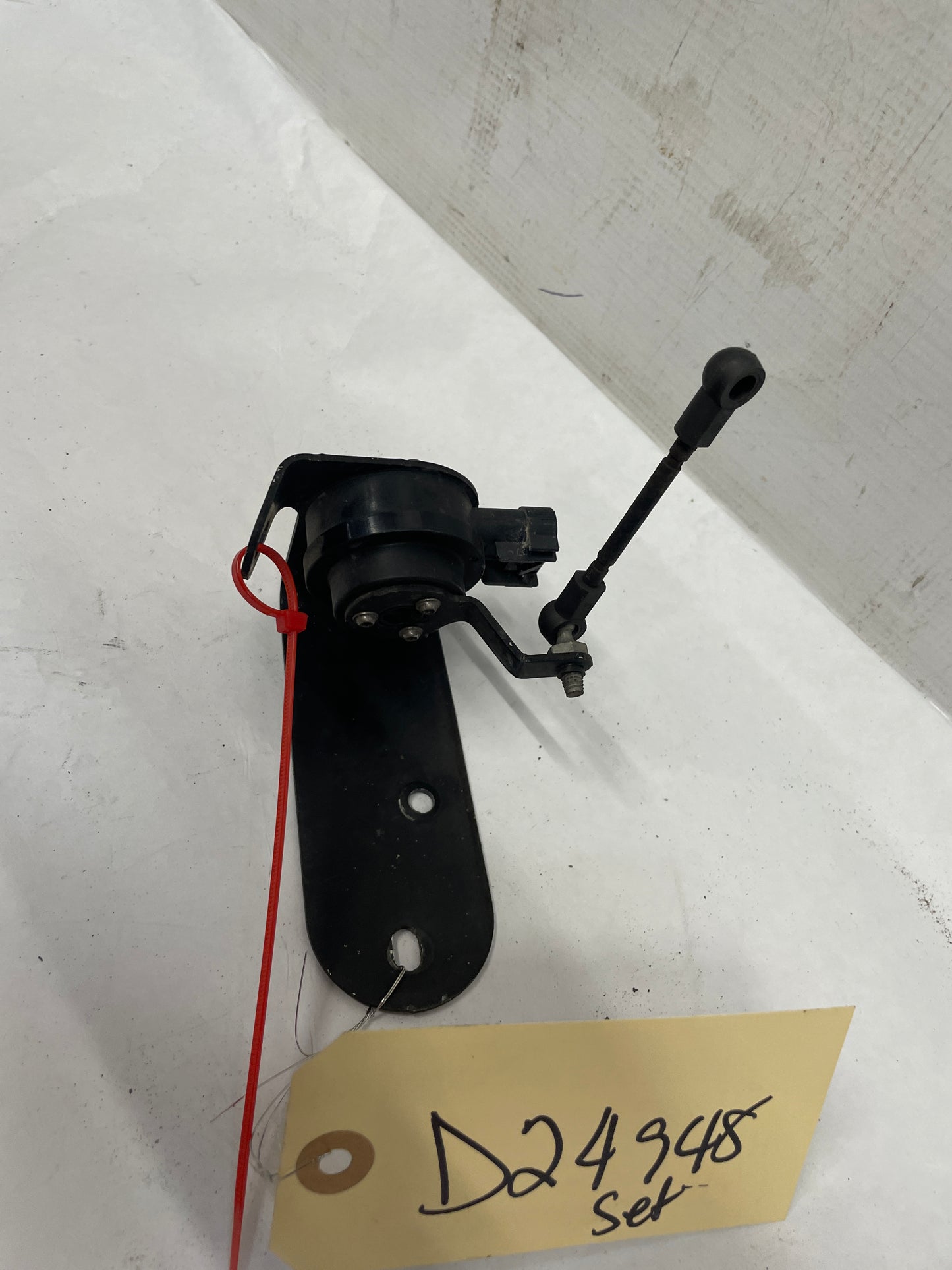 2016 Chevy SS Sedan RH & LH Rear Head Lamp Ride Height Suspension Sensor Set OEM - Day's Parts Yard