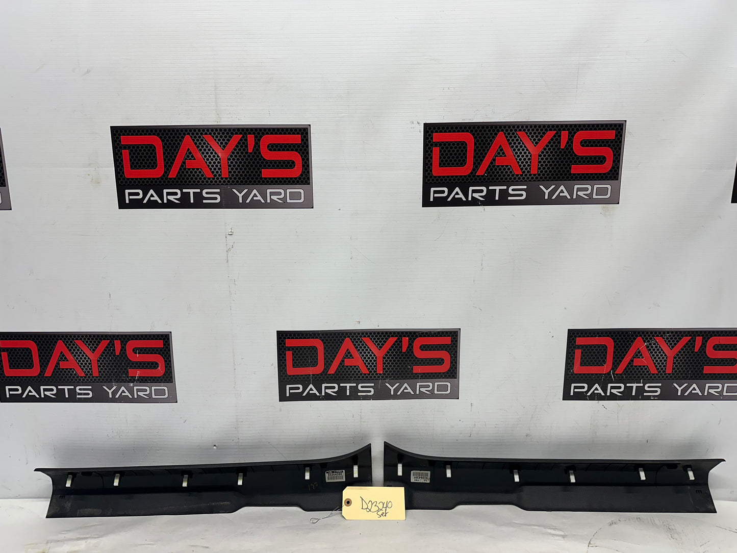 2017 Chevy SS Sedan RH & LH Front Interior Carpet Retainer Sill Moldings OEM - Day's Parts Yard