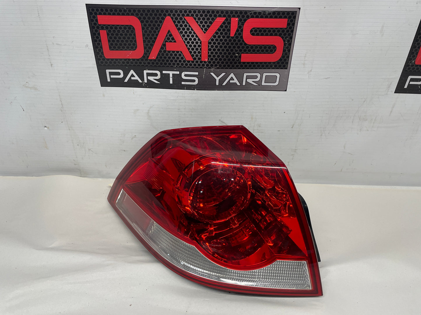 2008 Pontiac G8 RH Passenger Tail Light Taillight Lamp OEM - Day's Parts Yard