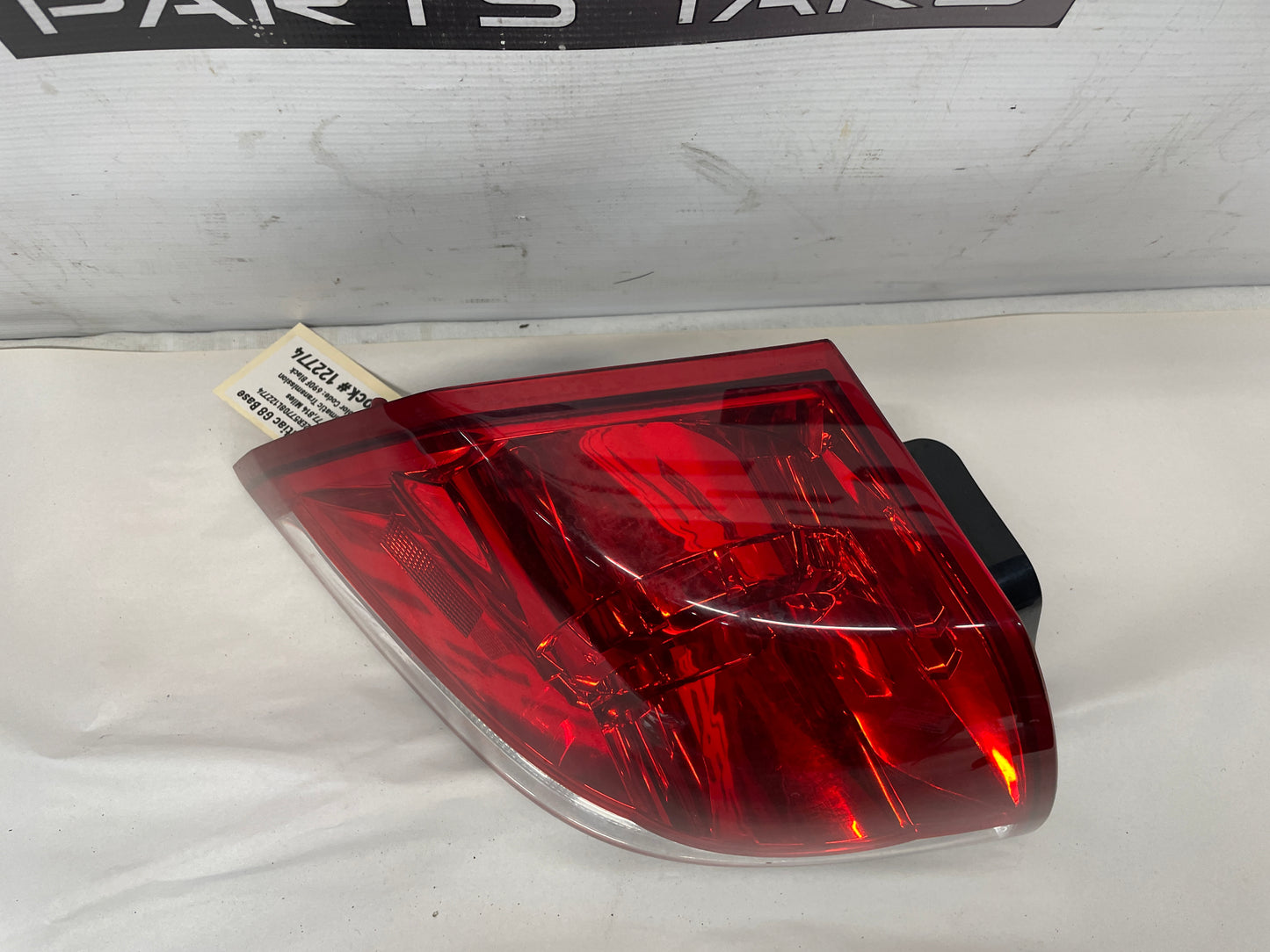 2008 Pontiac G8 RH Passenger Tail Light Taillight Lamp OEM - Day's Parts Yard