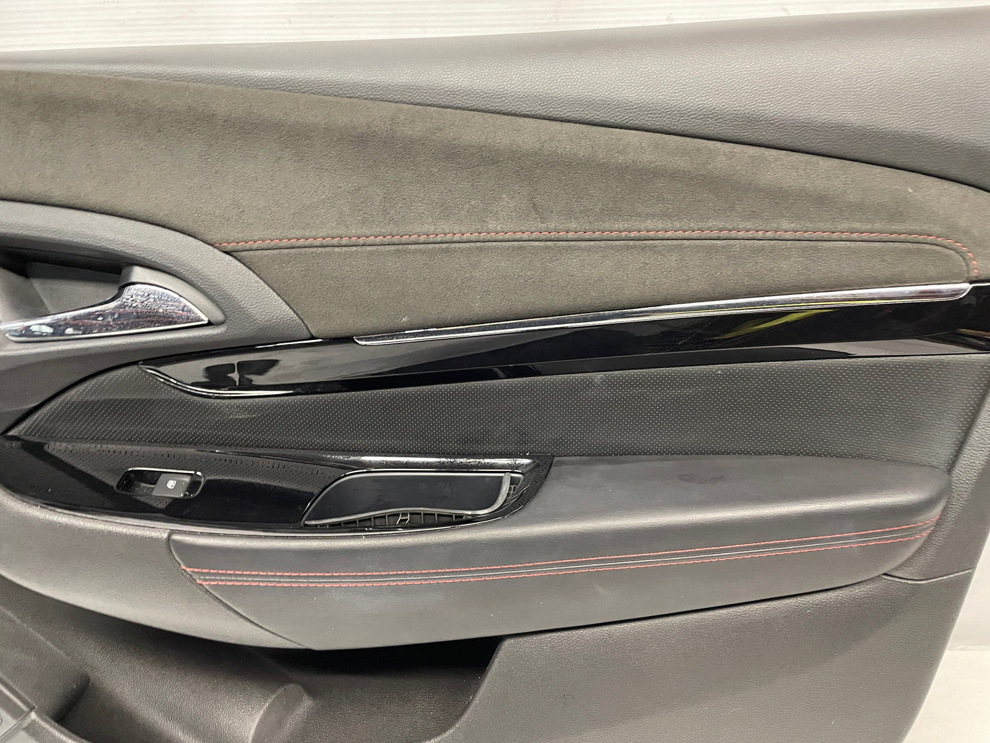 2017 Chevy SS Sedan RH Passenger Front Interior Door Panel OEM - Day's Parts Yard