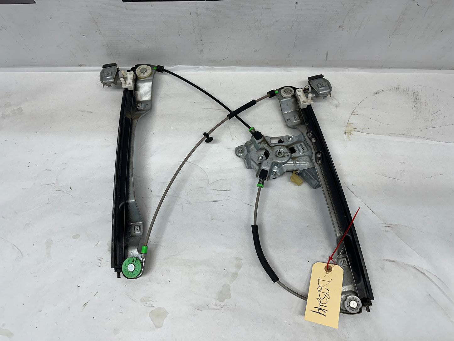 2014 Chevy Caprice PPV RH Passenger Front Window Regulator w/ Motor OEM - Day's Parts Yard