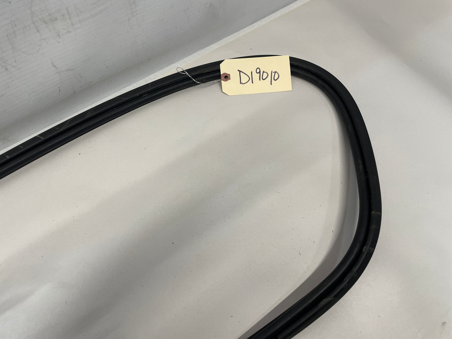 2008 Pontiac G8 Trunk Weather Strip Rubber Seal OEM - Day's Parts Yard