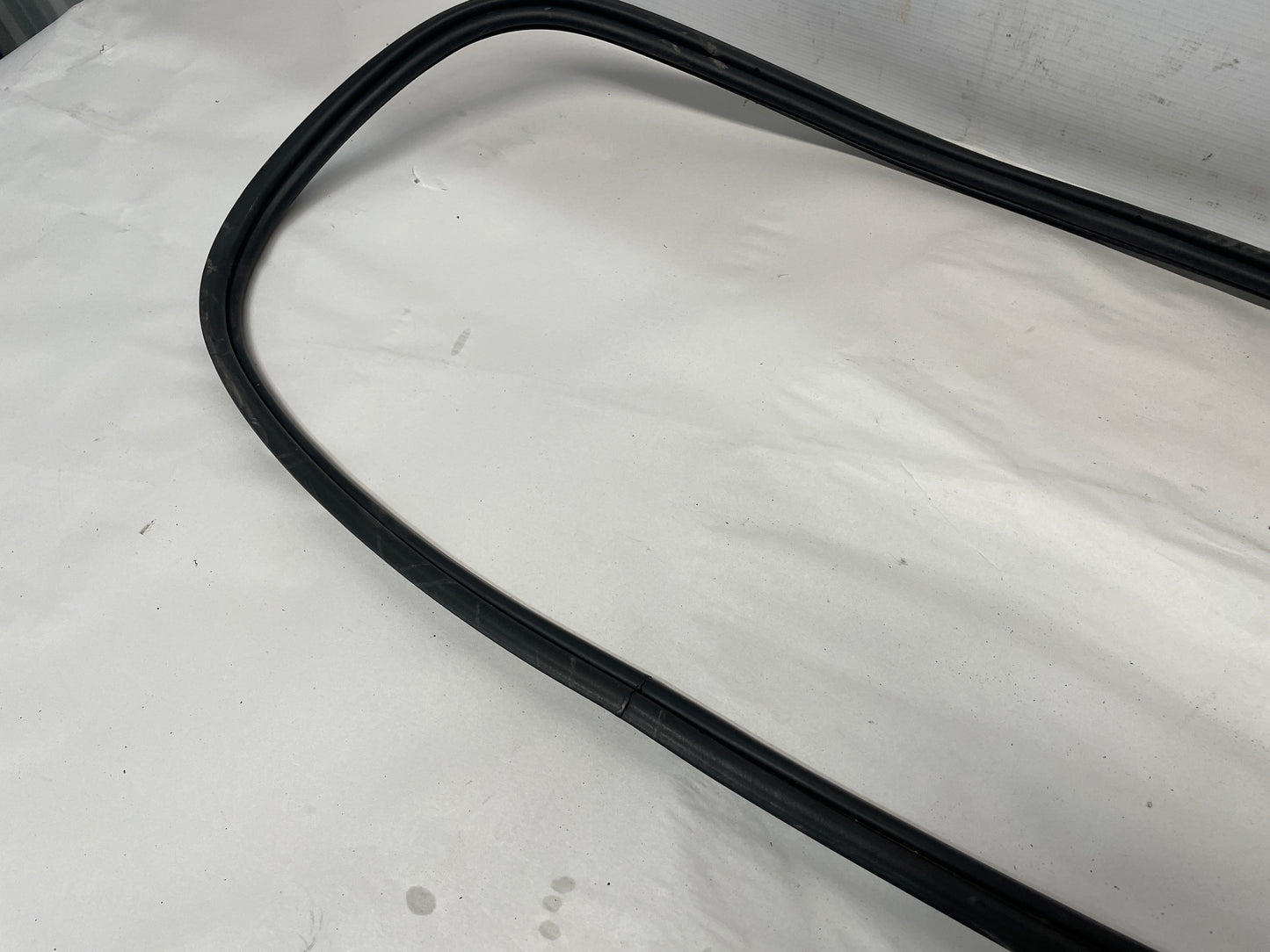 2008 Pontiac G8 Trunk Weather Strip Rubber Seal OEM - Day's Parts Yard