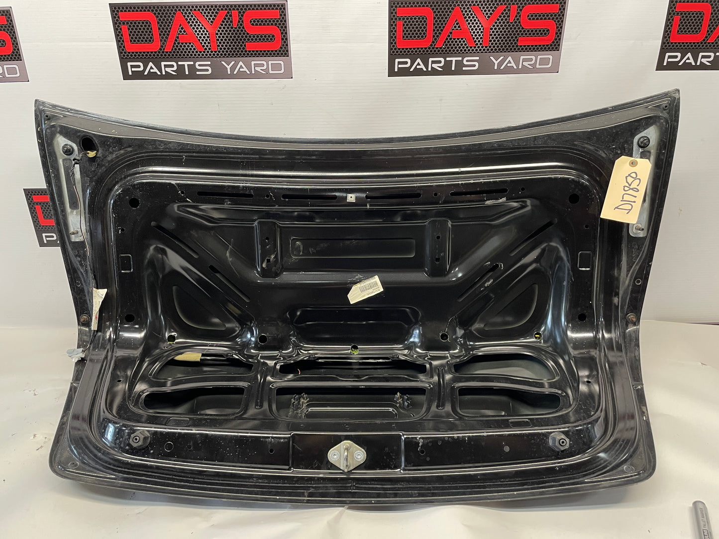 2009 Pontiac G8 GT Trunk Deck Lid Assembly OEM - Day's Parts Yard