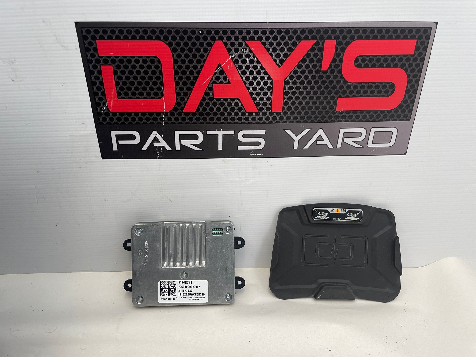 2016 Chevy Camaro SS Center Console Rear Wireless Charging Pad OEM - Day's Parts Yard