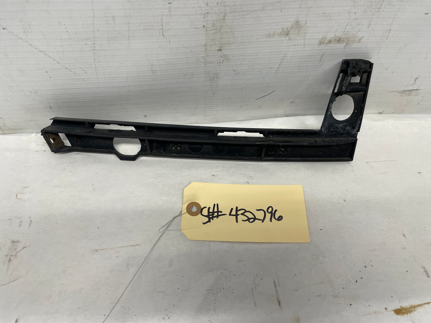 2005 Pontiac GTO RH Passenger Front Bumper Fascia Fender Guide Brackets OEM - Day's Parts Yard