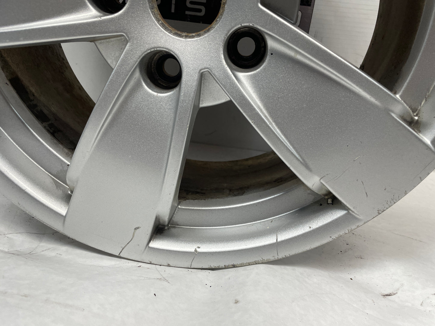 2006 Pontiac GTO Factory OEM Wheel 17X8 - Day's Parts Yard