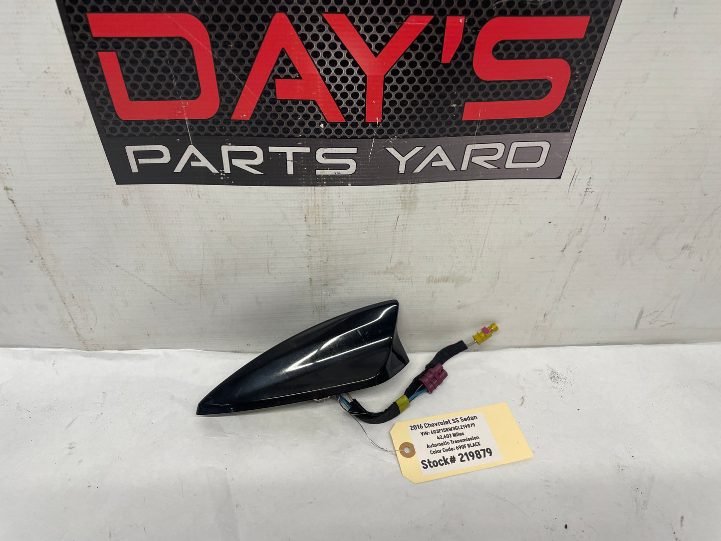 2016 Chevy SS Sedan Shark Fin Roof Antenna OEM - Day's Parts Yard