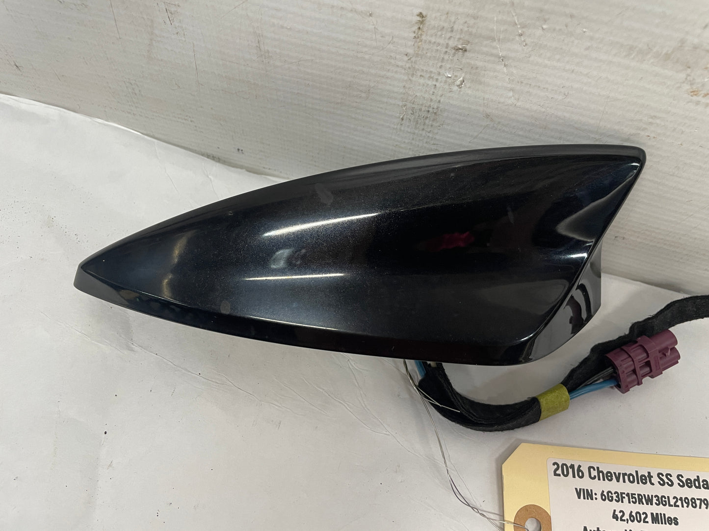 2016 Chevy SS Sedan Shark Fin Roof Antenna OEM - Day's Parts Yard