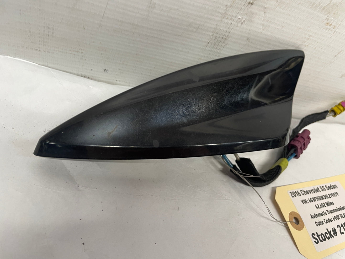 2016 Chevy SS Sedan Shark Fin Roof Antenna OEM - Day's Parts Yard