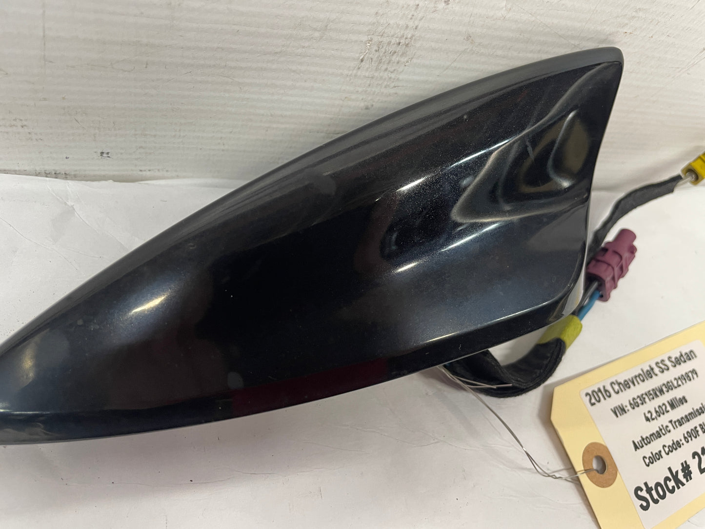 2016 Chevy SS Sedan Shark Fin Roof Antenna OEM - Day's Parts Yard