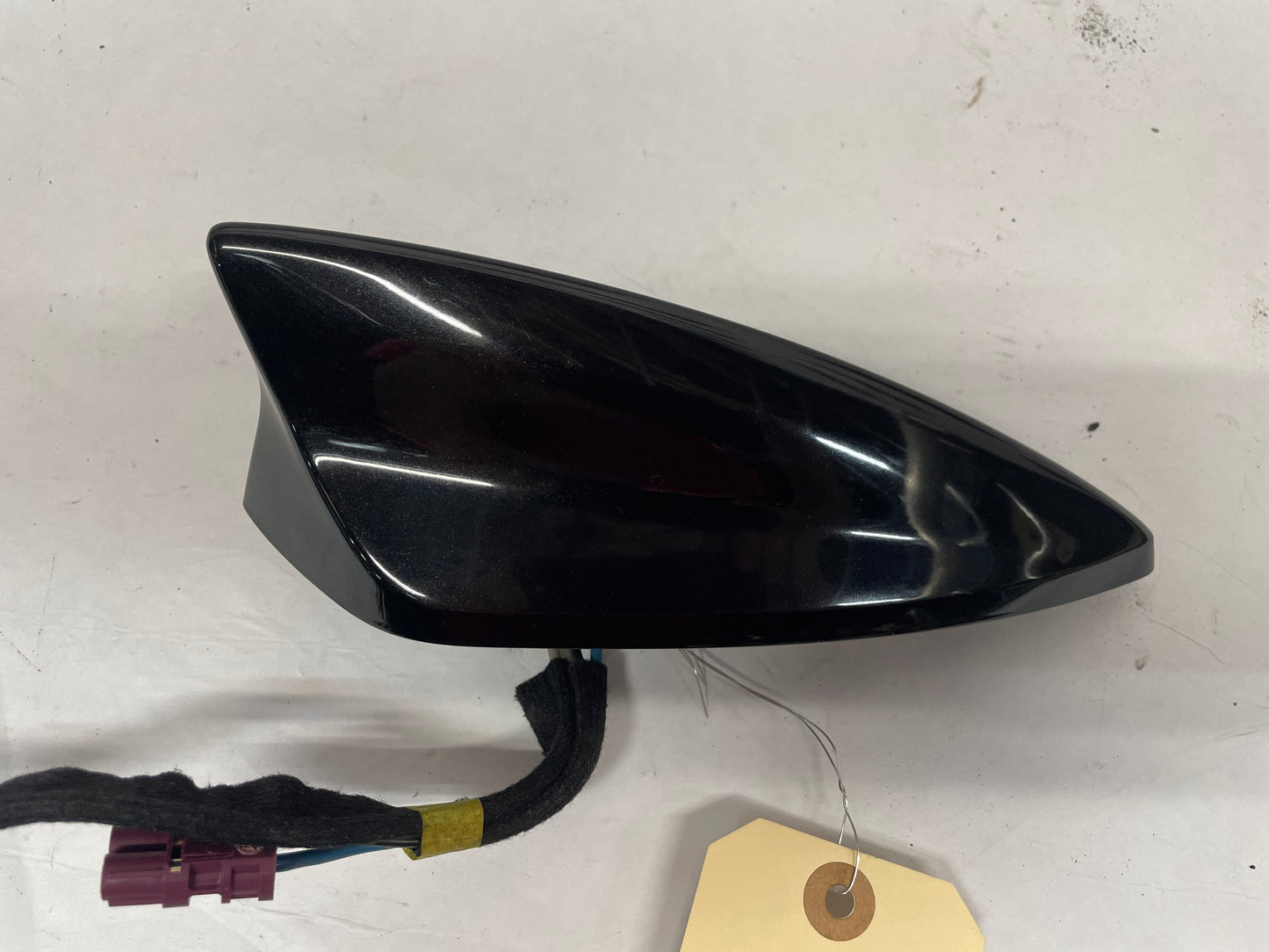 2016 Chevy SS Sedan Shark Fin Roof Antenna OEM - Day's Parts Yard