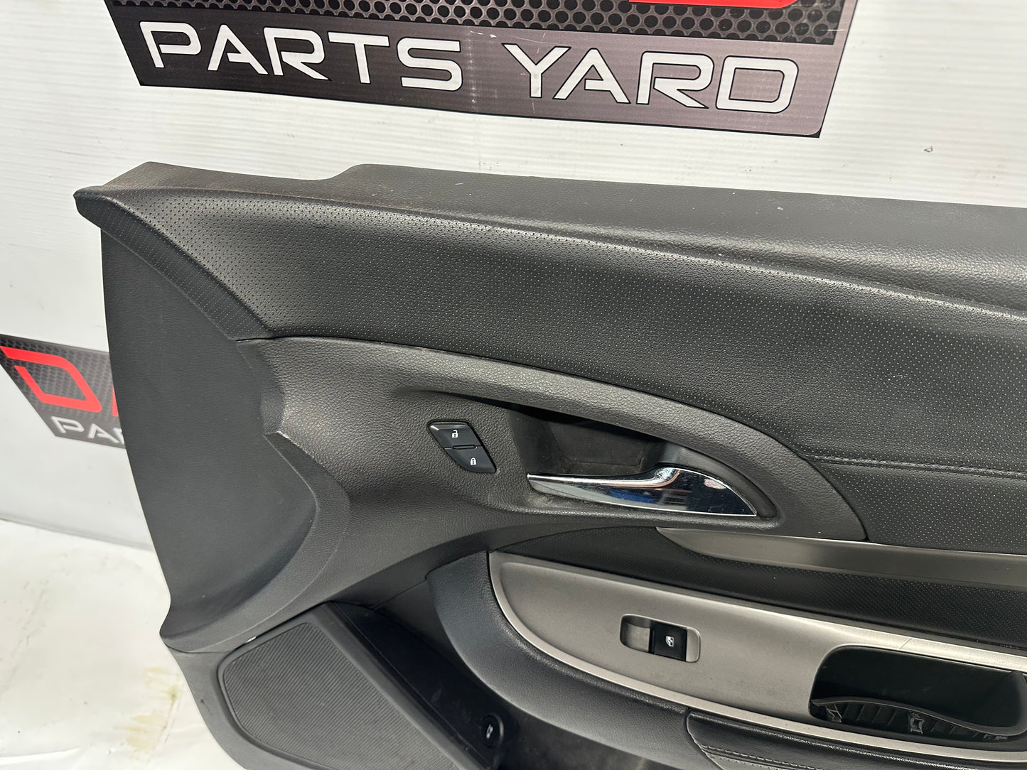 2014 Chevy Caprice PPV RH Passenger Front Interior Door Panel OEM - Day's Parts Yard