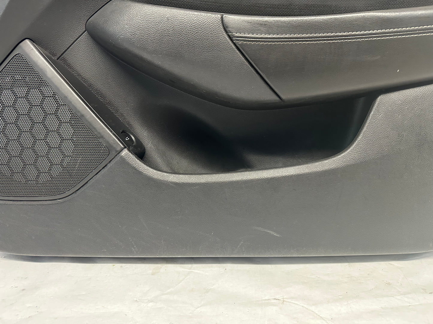 2014 Chevy Caprice PPV RH Passenger Front Interior Door Panel OEM - Day's Parts Yard