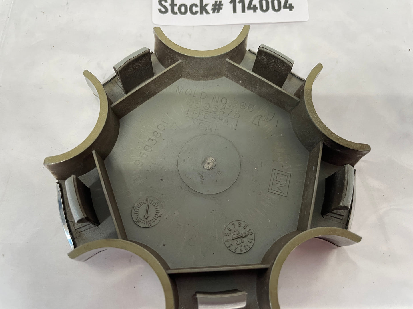 2004 Chevy C5 Corvette Wheel Center Cap OEM - Day's Parts Yard