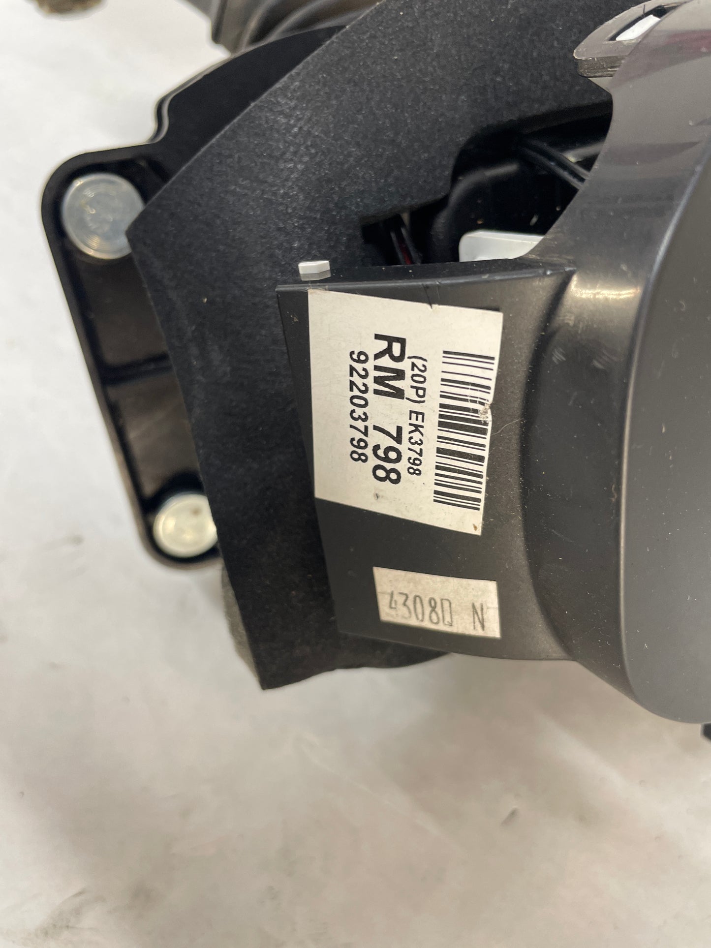 2009 Pontiac G8 GT Automatic Shifter Gear Selector Assembly OEM - Day's Parts Yard