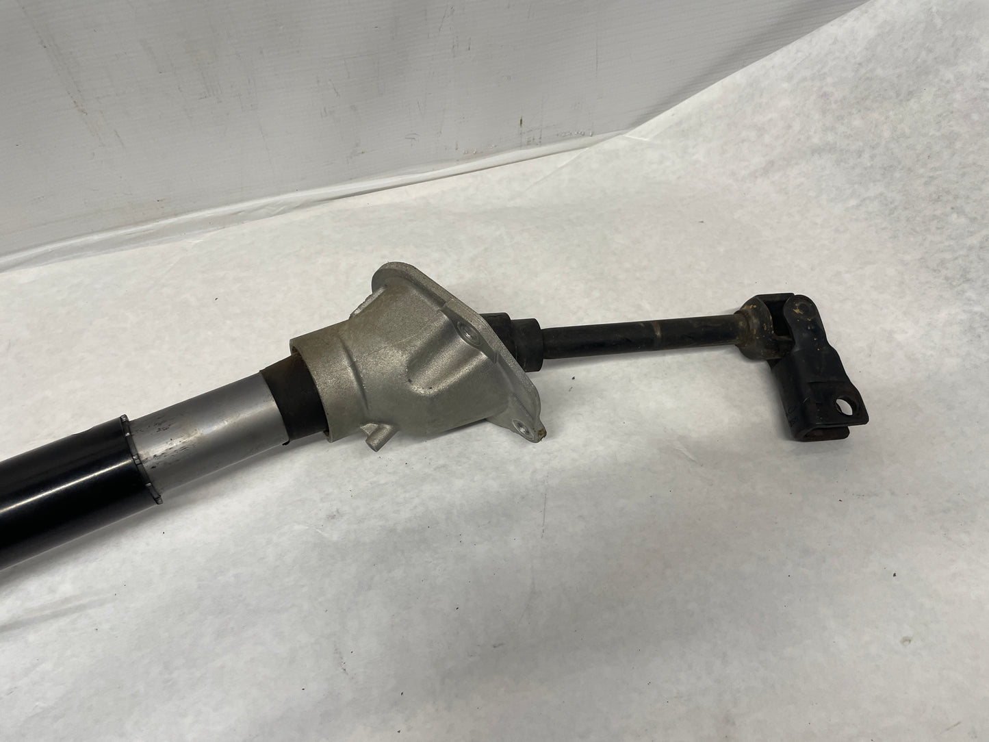 2006 Pontiac GTO Steering Column w/ Key OEM - Day's Parts Yard
