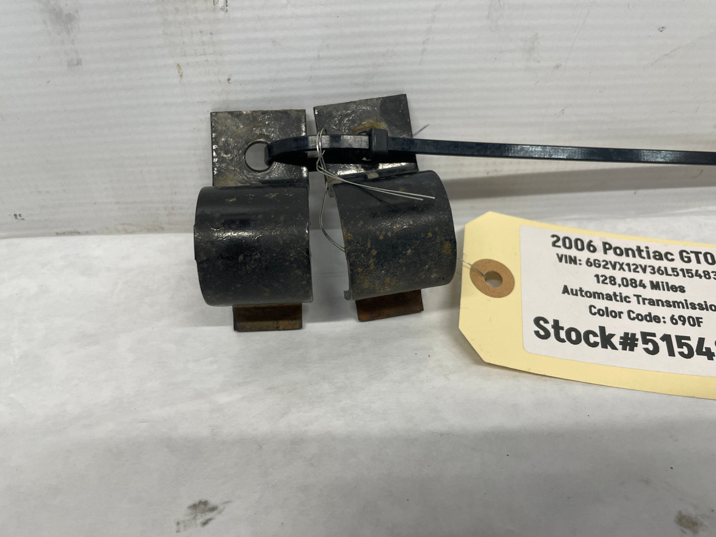 2006 Pontiac GTO Sway RH & LH Rear Stabilizer Sway Bar Brackets OEM - Day's Parts Yard