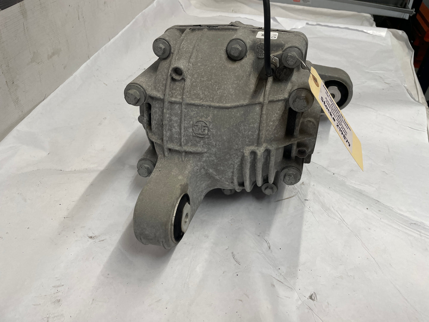 2016 Chevy SS Sedan Rear End Axle Carrier Rearend Diff Differential 3.27 LSD OEM - Day's Parts Yard