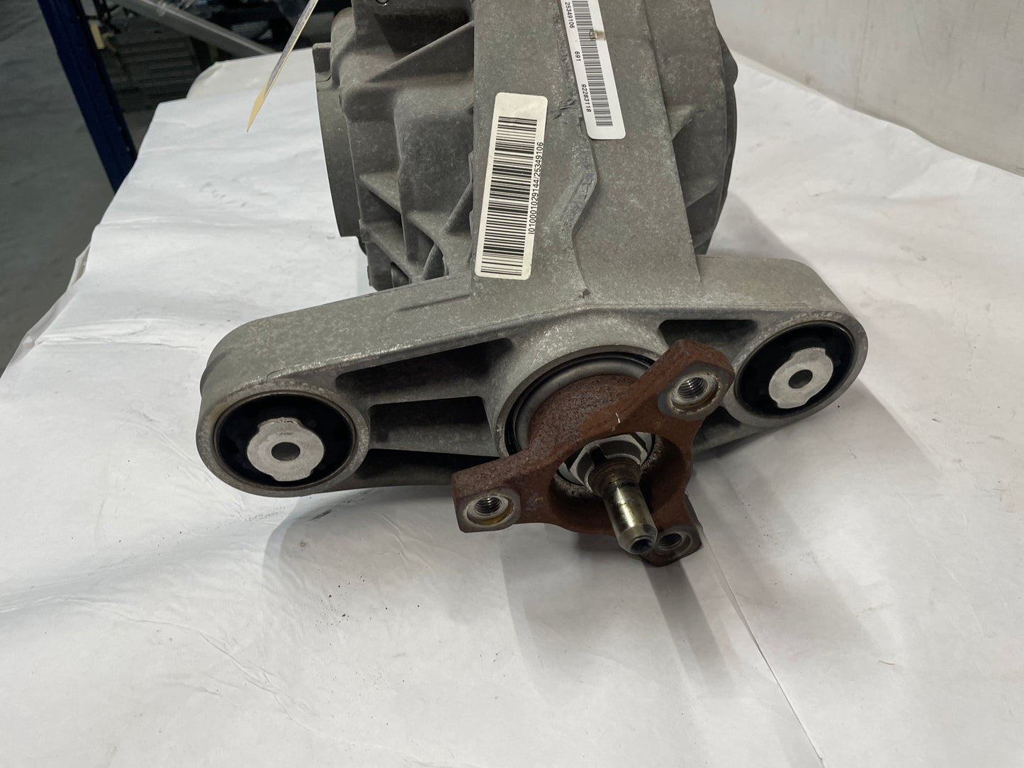 2016 Chevy SS Sedan Rear End Axle Carrier Rearend Diff Differential 3.27 LSD OEM - Day's Parts Yard