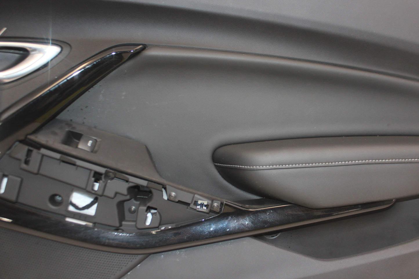 2021 Chevy Camaro SS RH Passenger Door Panel OEM - Day's Parts Yard