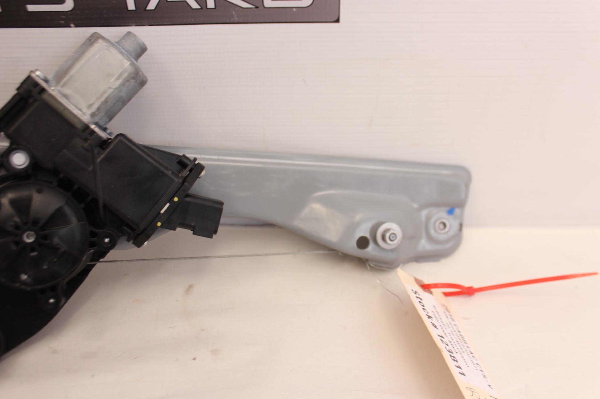 2018 Cadillac CTS-V Rear RH Passenger Window Regulator Motor OEM - Day's Parts Yard