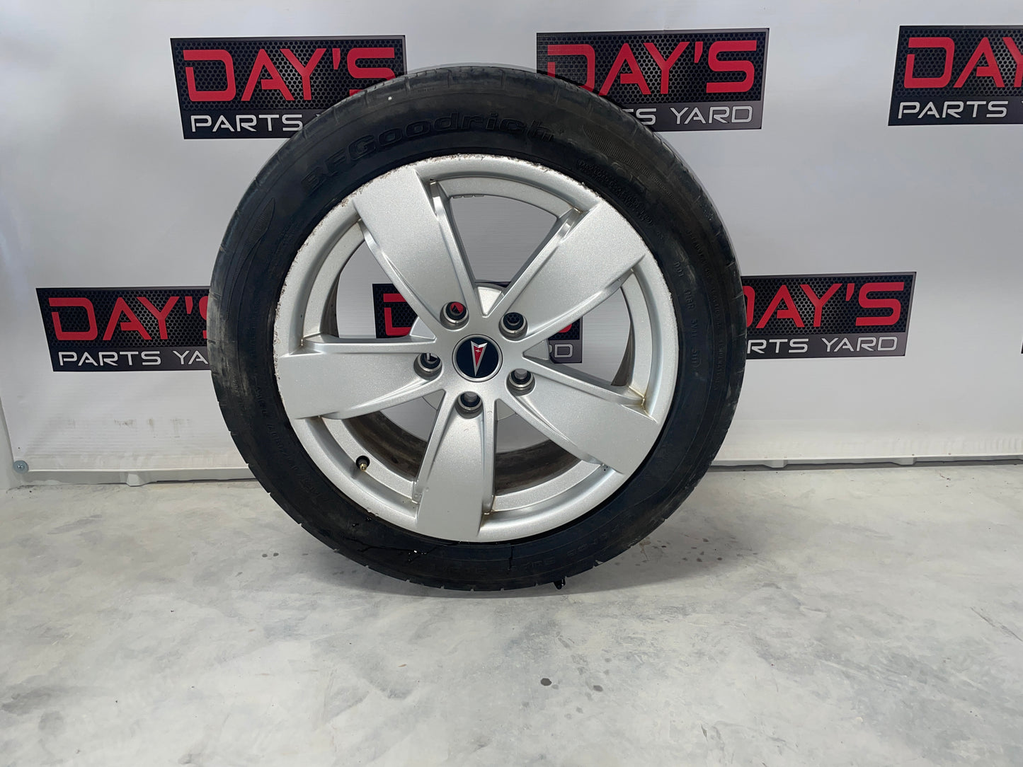 2006 Pontiac GTO Wheel & Tire 17X8 OEM - Day's Parts Yard