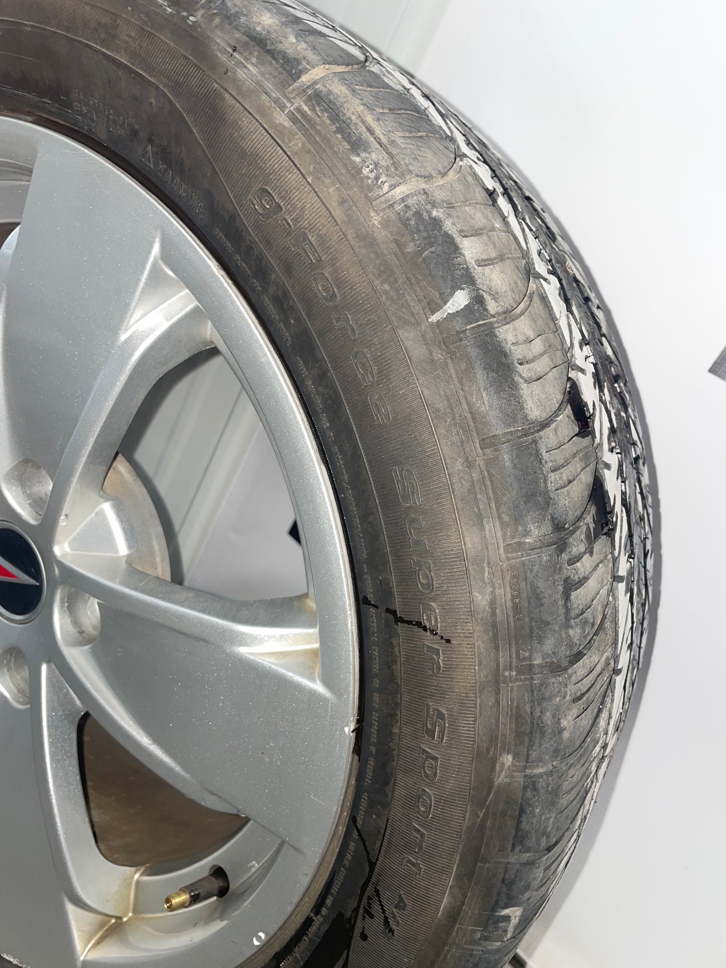 2006 Pontiac GTO Wheel & Tire 17X8 OEM - Day's Parts Yard