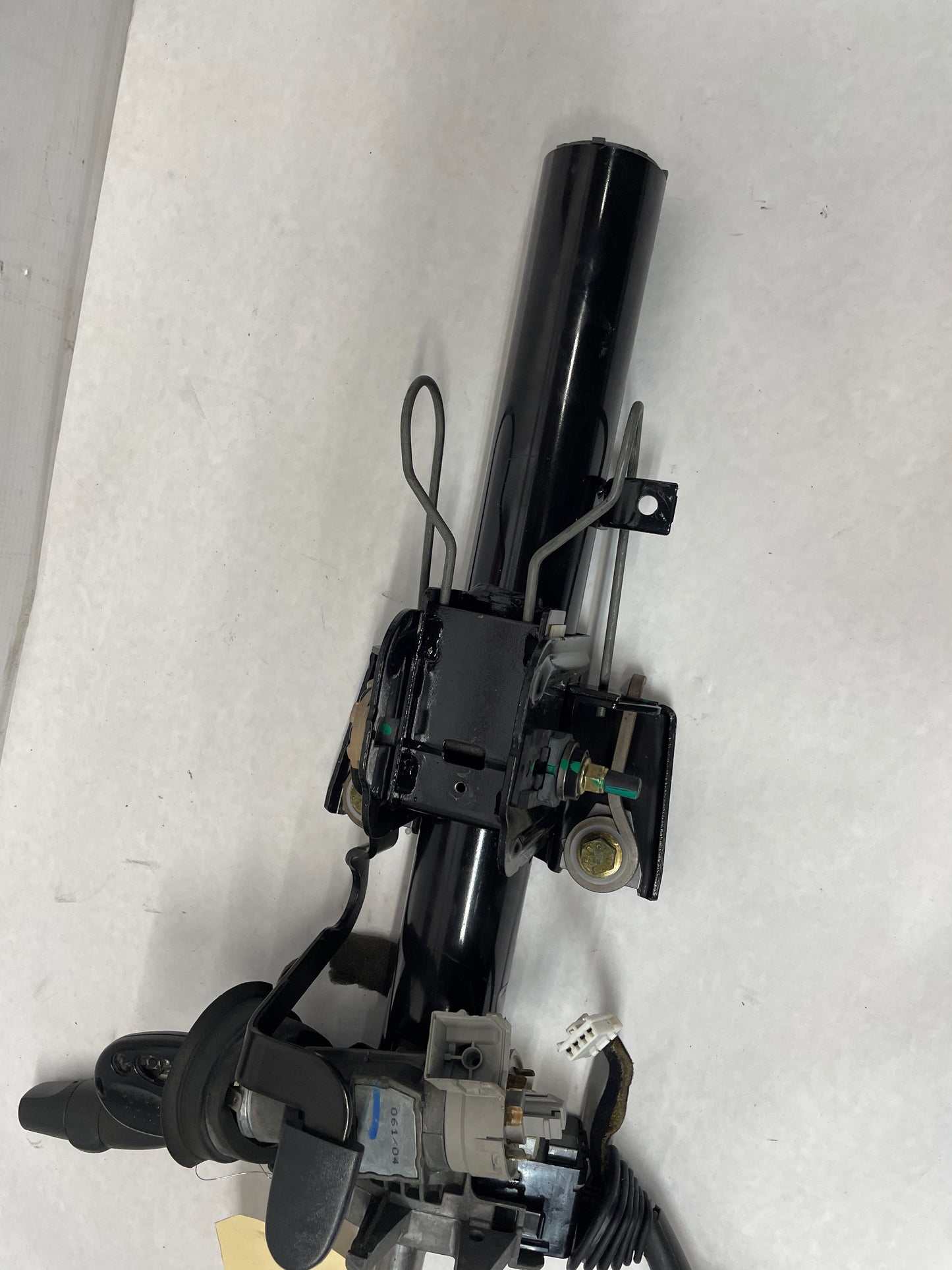 2004 Pontiac GTO Steering Column w/ Key OEM - Day's Parts Yard