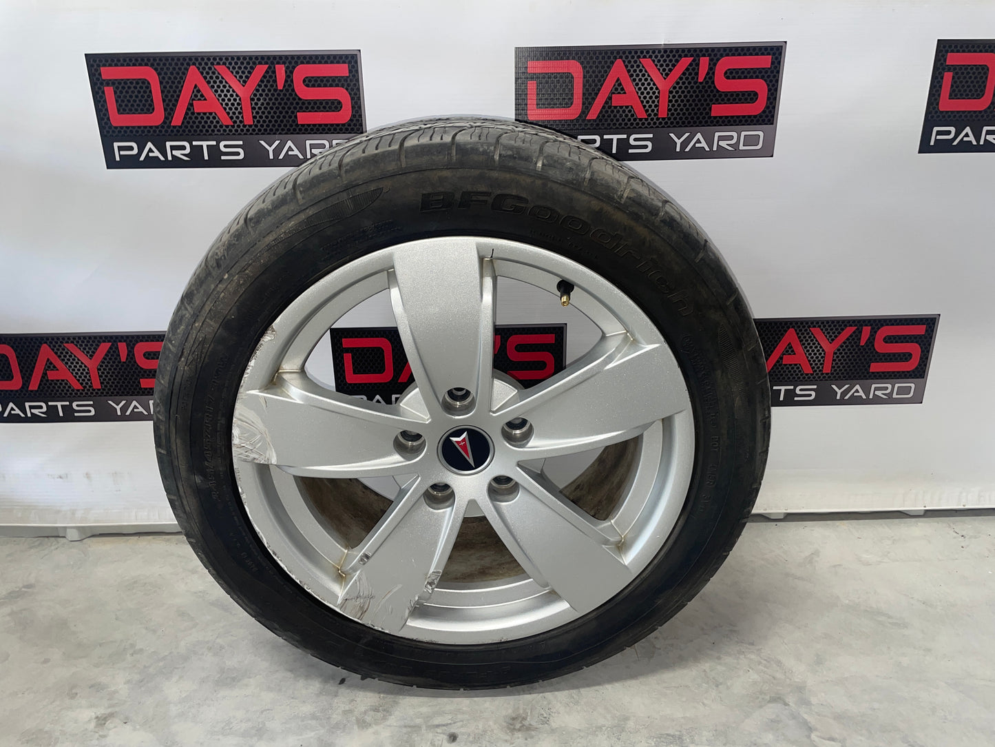 2006 Pontiac GTO Wheel & Tire BF Goodrich 245/45ZR17 17X8 OEM - Day's Parts Yard