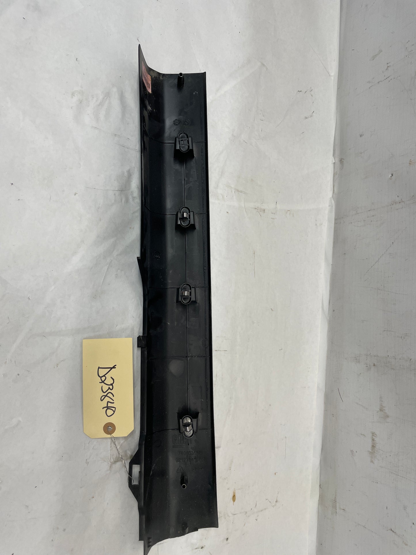 2008 Pontiac G8 GT LH Driver Front Interior Sill Carpet Retainer Panel Scuff Plate Trim OEM - Day's Parts Yard