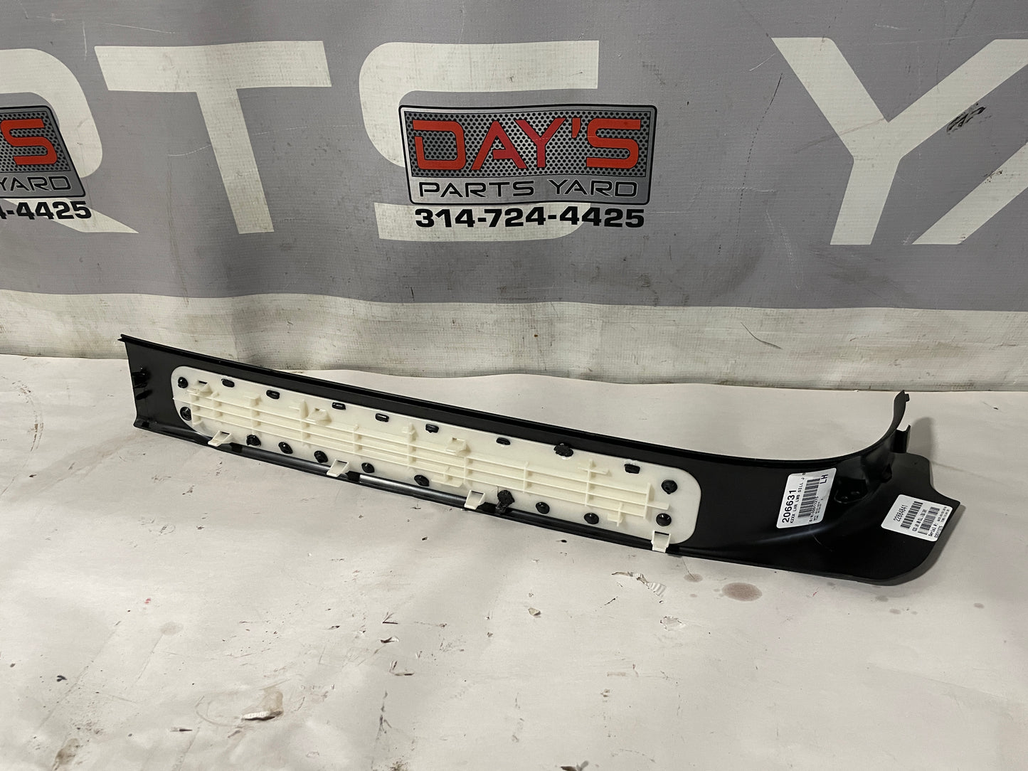 2018 Chevy Suburban LT Front LH Driver Door Sill Plate OEM - Day's Parts Yard
