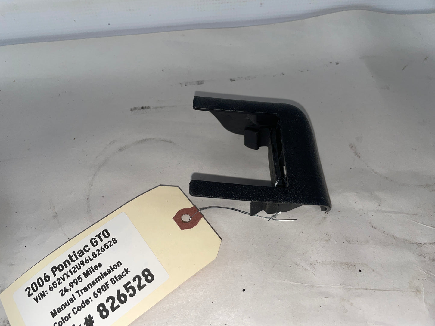 2006 Pontiac GTO RH Passenger Seat Track Bolt Cover OEM - Day's Parts Yard