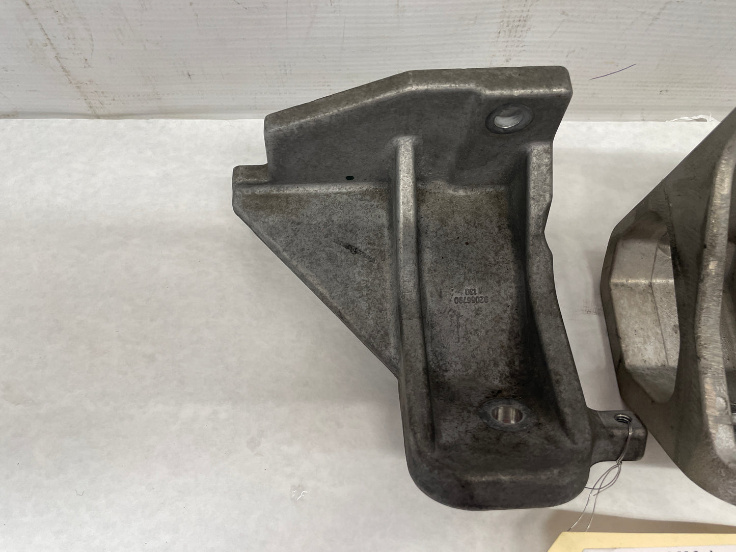 2006 Pontiac GTO RH & LH Engine Motor Mount Bracket Stands OEM - Day's Parts Yard