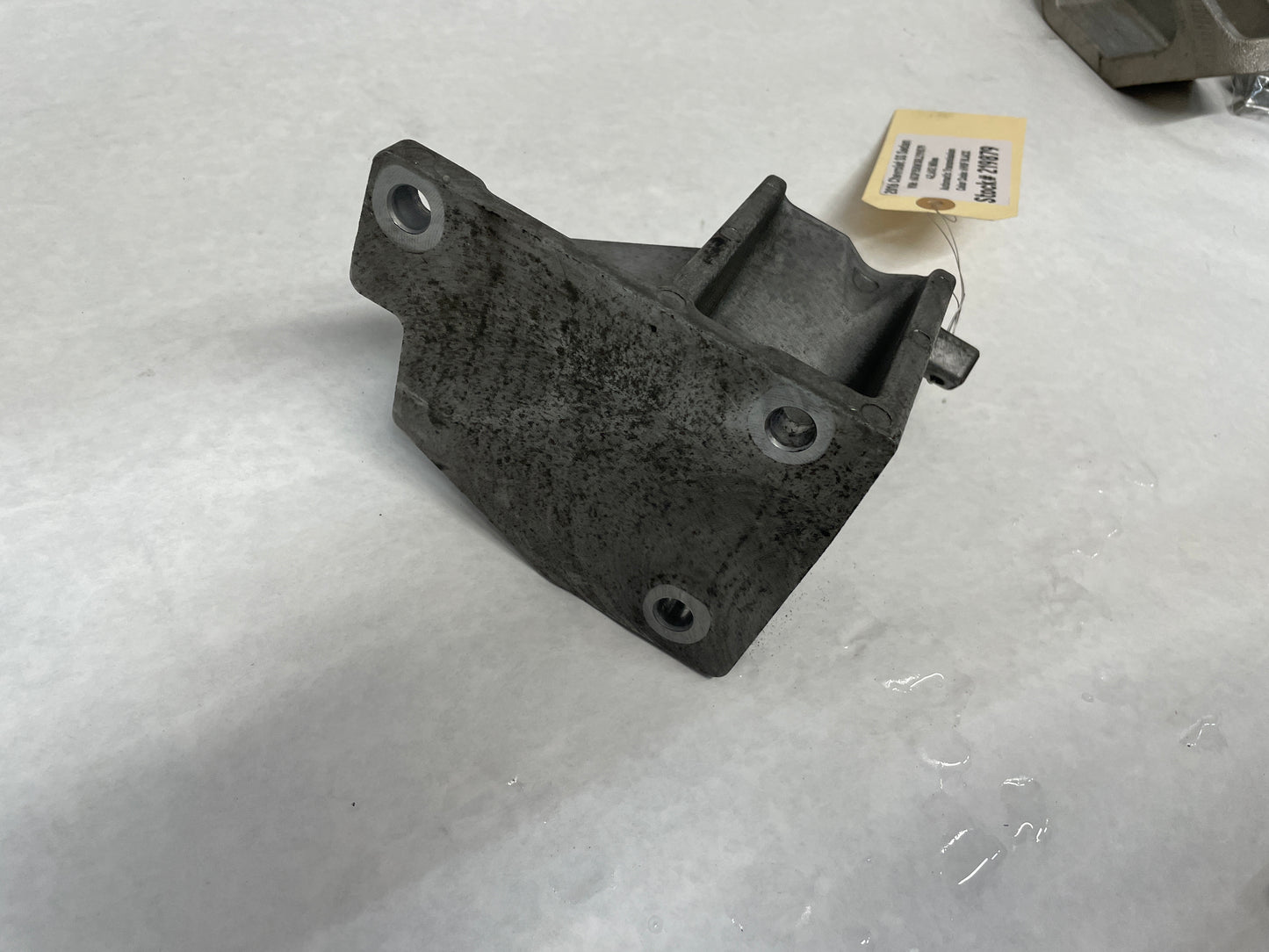 2006 Pontiac GTO RH & LH Engine Motor Mount Bracket Stands OEM - Day's Parts Yard